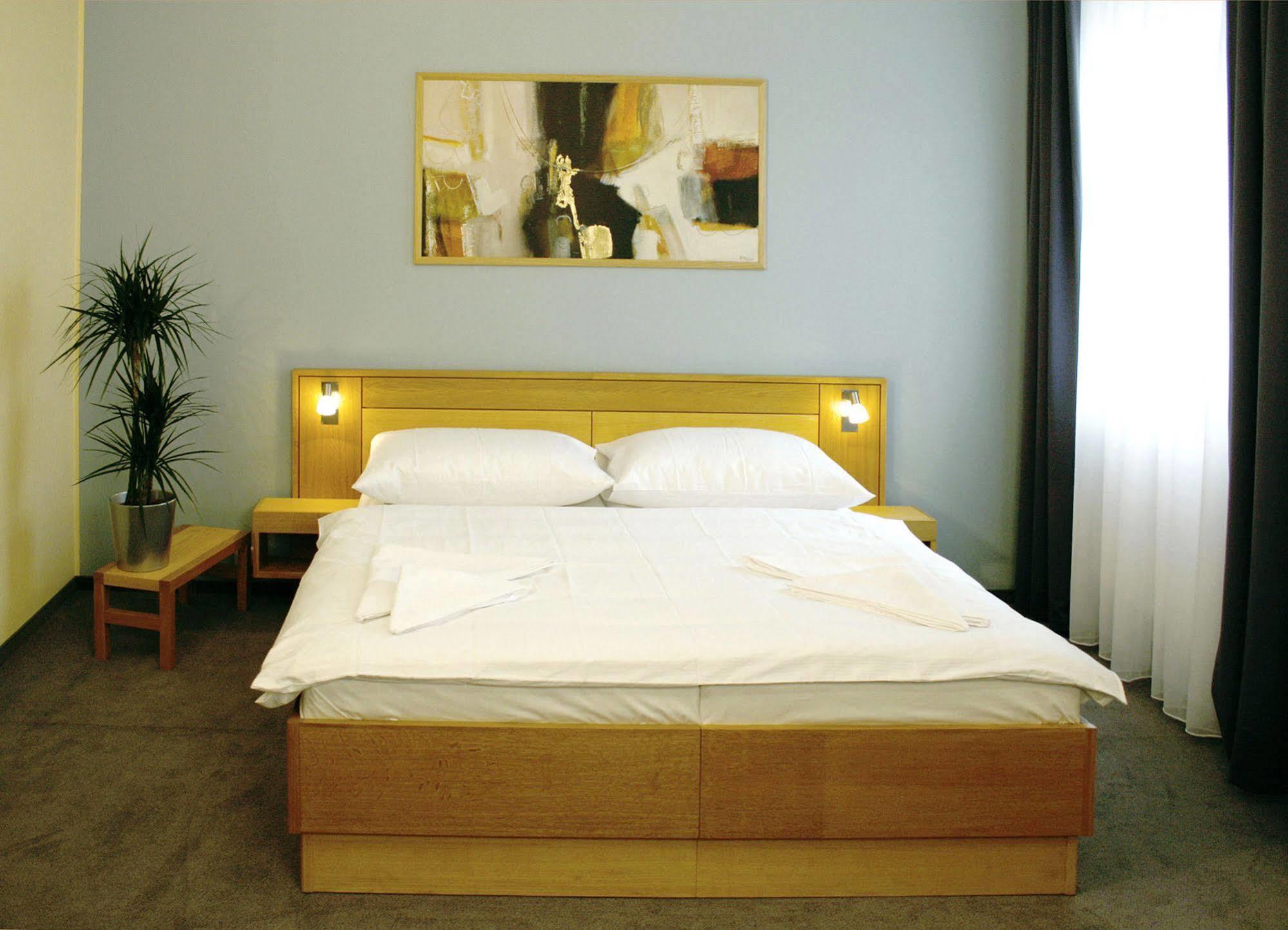 Hotel Trend เปิลเซน ภายนอก รูปภาพ