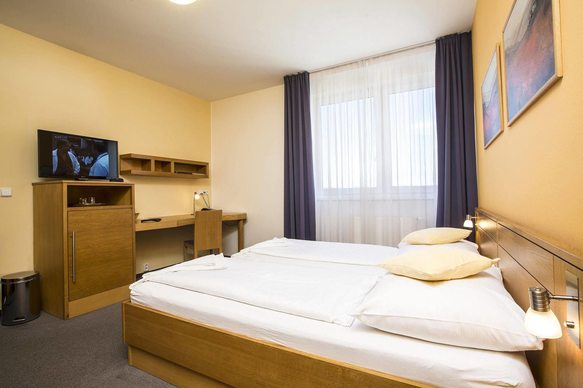 Hotel Trend เปิลเซน ภายนอก รูปภาพ