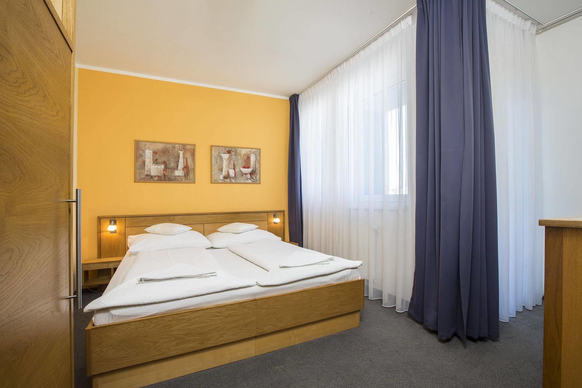 Hotel Trend เปิลเซน ภายนอก รูปภาพ