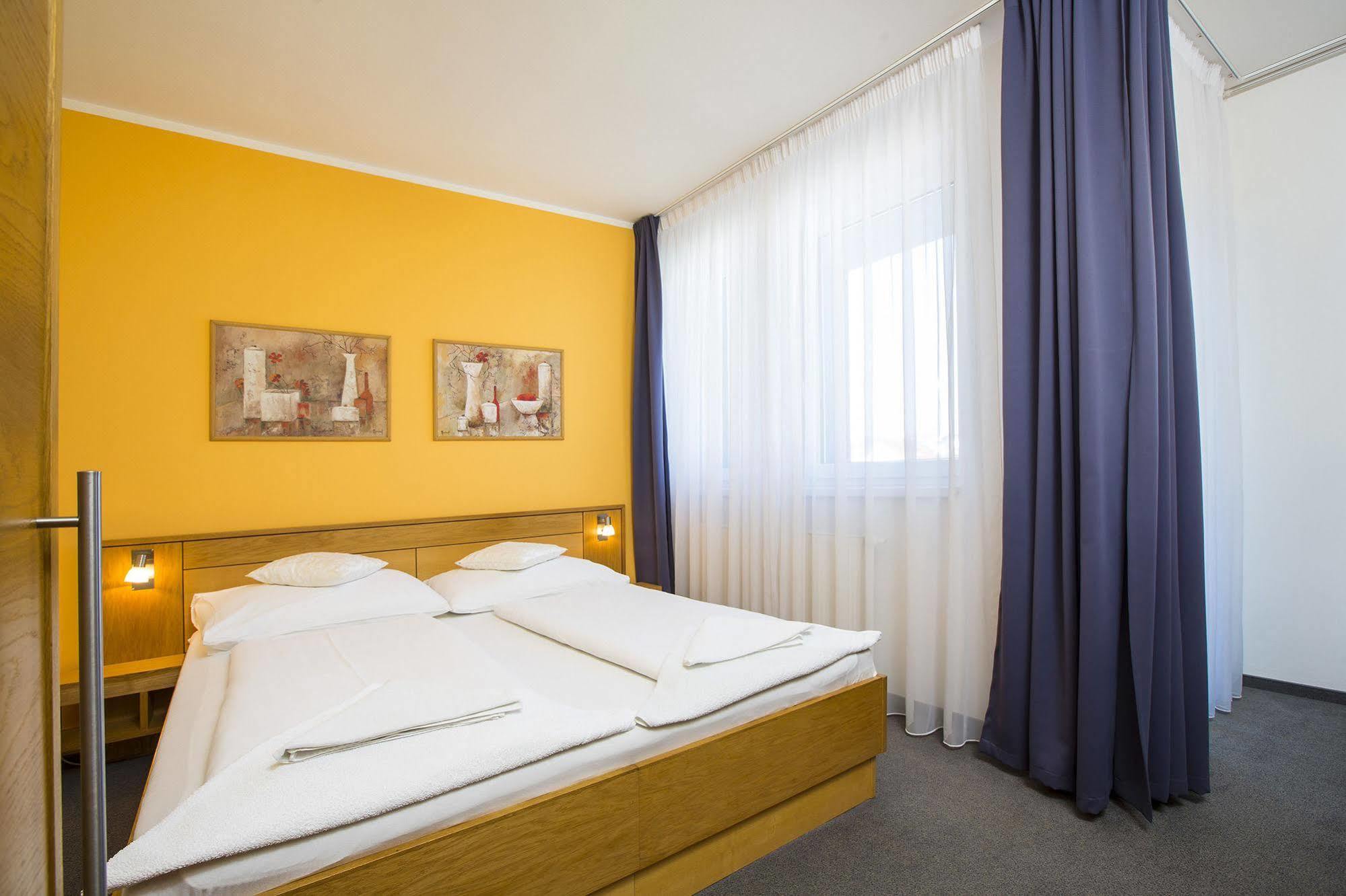Hotel Trend เปิลเซน ภายนอก รูปภาพ